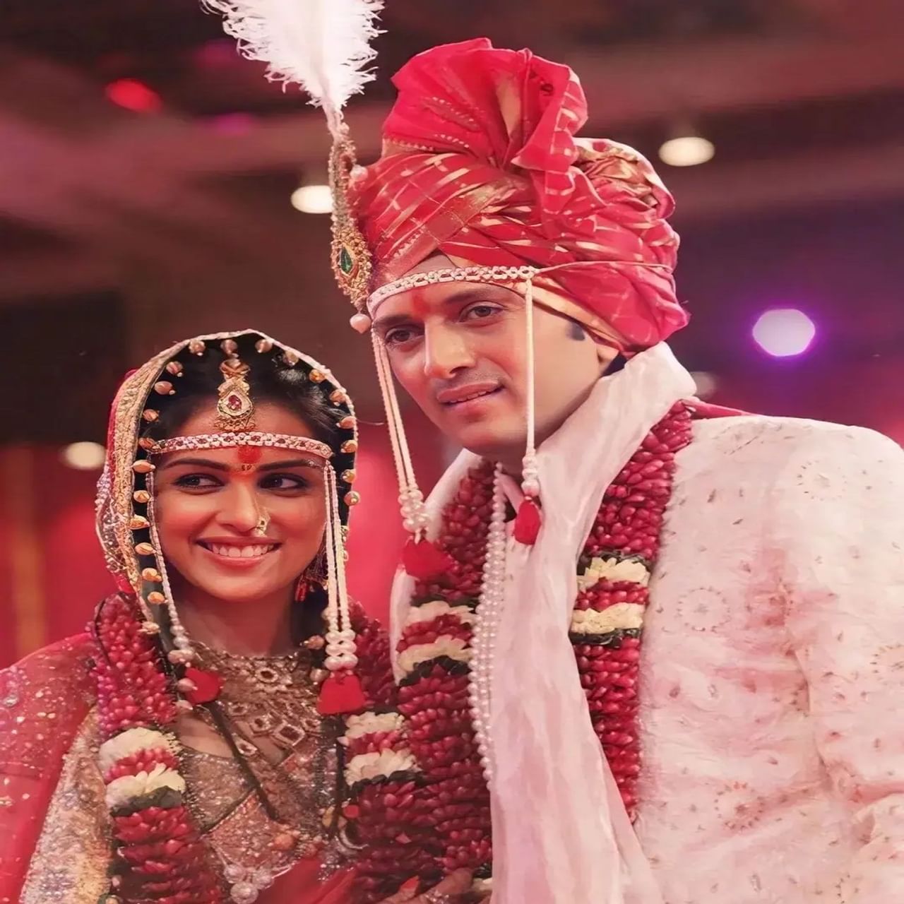 रितेश देशमुख आणि जिनिलिया देशमुख बॉलिवूडचे पॉव्हरफूल कपल आहेत. दोघांच्या नात्याच्या चर्चा कायम चाहते आणि सोशल मीडियावर रंगलेल्या असतात.