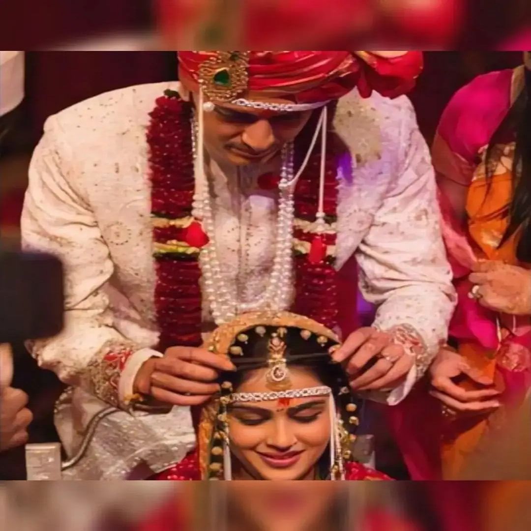 2003 मध्ये प्रदर्शित झालेल्या 'तुझे मेरी कसम' सिनेमात दोघांनी एकत्र काम केलं. अनेक वर्ष एकमेकांना डेट केल्यानंतर दोघांनी लग्नाचा निर्णय घेतला.