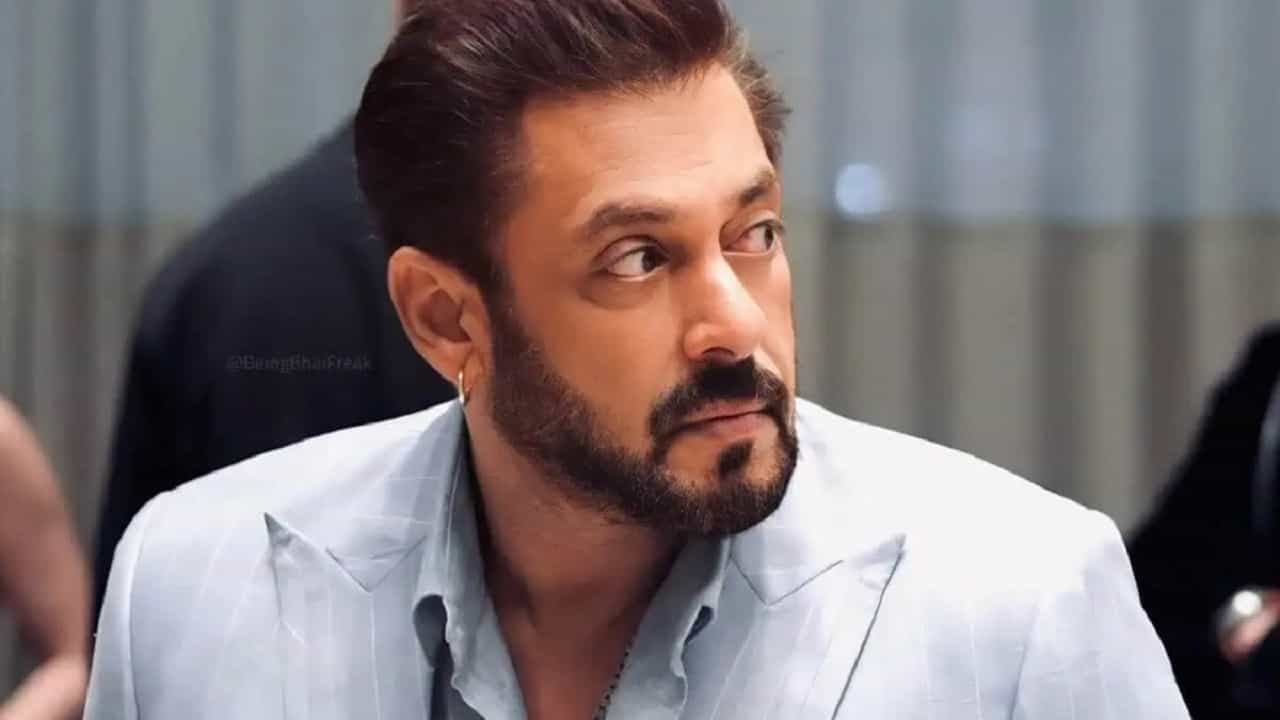 Salman Khan : बॉलिवूडच्या भाईजानला 'या' तीन मोठ्या आजारानं ग्रासलं, सलमान खाननेच केला मोठा खुलासा Salman Khan : बॉलिवूडच्या भाईजानला 'या' तीन मोठ्या आजारानं ग्रासलं, सलमान खाननेच केला मोठा खुलासा
