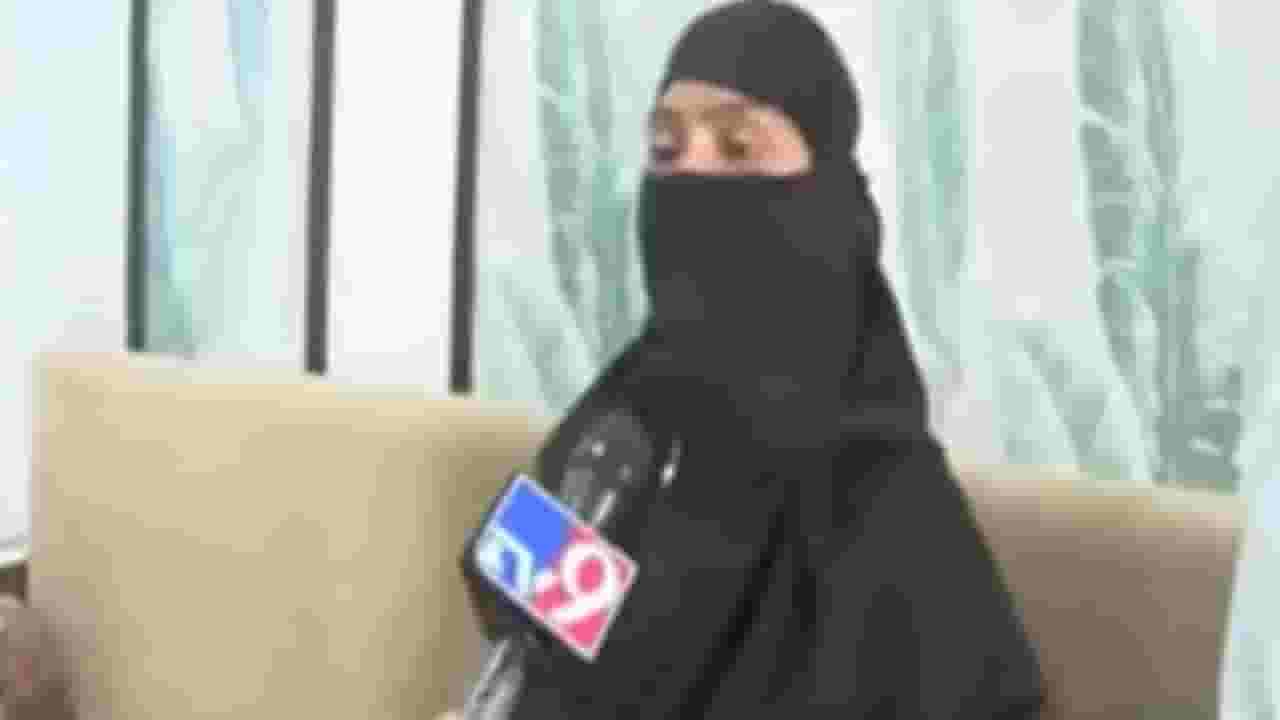 Sambhajinagar : करंट मशीनने चटके देत विवाहितेचा छळ; मारहाणीत 7 महिन्यांचा गर्भ पडला Sambhajinagar : करंट मशीनने चटके देत विवाहितेचा छळ; मारहाणीत 7 महिन्यांचा गर्भ पडला