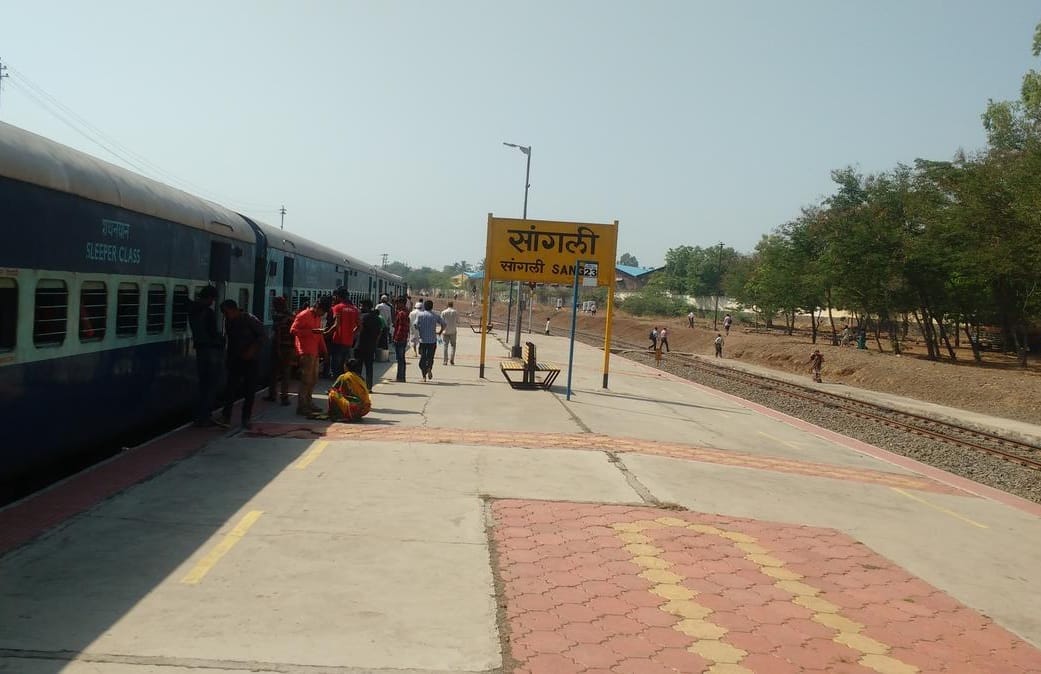 मिरज जोड मार्ग प्रकल्पाला मंजूरी, रेल्वे कनेक्टीव्ही वाढणार, प्रवाशांच्या वेळेत बचत होणार मिरज जोड मार्ग प्रकल्पाला मंजूरी, रेल्वे कनेक्टीव्ही वाढणार, प्रवाशांच्या वेळेत बचत होणार