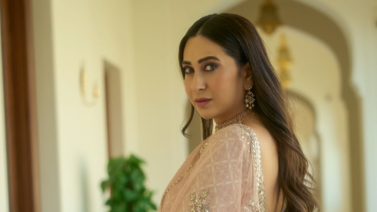 अभिनेत्री करिश्मा कपूरला बॉलिवूडमधील उत्कृष्ट अभिनेत्री म्हणून ओळखले जाते. मात्र संजय कपूर यांच्याशी लग्न केल्यानंतर ती मोठ्या पडद्यापासून दूर राहिली.