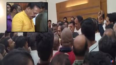 Sanjay Pawar : संजय पवारांना कार्यकर्त्यांसमोर अश्रू थांबेना, उपनेतेपदाचा राजीनामा अन्…