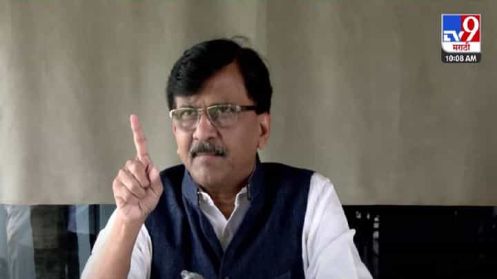 Sanjay Raut : शेतकऱ्यांची कर्जमाफी अन् लाडक्या बहिणींचे 2100 कधी मिळणार? राऊतांनी महायुतीला घेरलं Sanjay Raut : शेतकऱ्यांची कर्जमाफी अन् लाडक्या बहिणींचे 2100 कधी मिळणार? राऊतांनी महायुतीला घेरलं