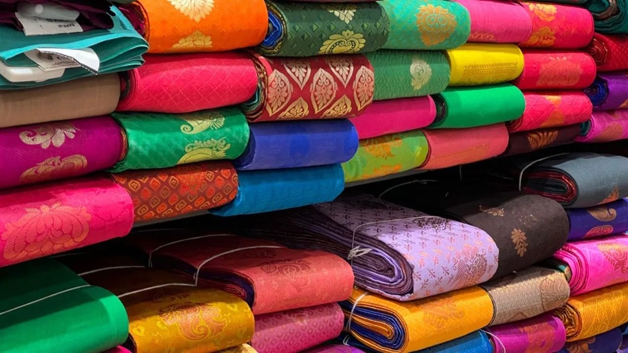 सुरुवातीला तुम्ही 30 ते 50 हजार रुपये गुंतवून हा व्यवसाय सुरू करू शकता. उत्पन्नाबद्दल बोलायचं झालं तर, तुम्ही दररोज 500 ते 1500 नफा कमवू शकता. तुमचे उत्पन्न दरमहा  15 ते 50 हजार रुपयांपर्यंत असू शकतं.