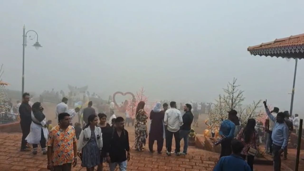 पश्चिम महाराष्ट्रात विशेषतः सातारा जिल्ह्याच्या घाटमाथ्यावर गेल्या तीन दिवसांपासून मुसळधार पाऊस सुरु आहे.