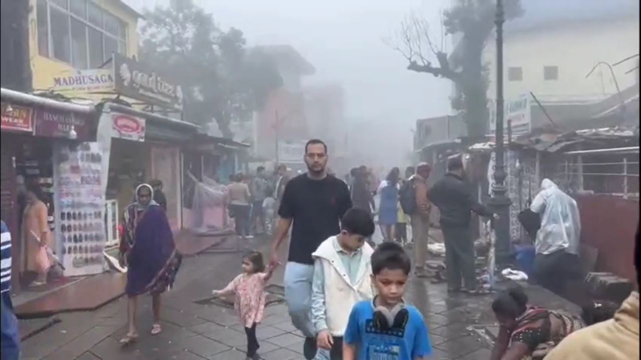 पर्यटकांच्या सुरक्षिततेसाठी जिल्ह्यातील सर्व प्रमुख पर्यटनस्थळे 20 जून ते 19 ऑगस्ट या दोन महिन्यांच्या कालावधीसाठी बंद ठेवण्याचे आदेश लागू करण्यात आले आहेत.