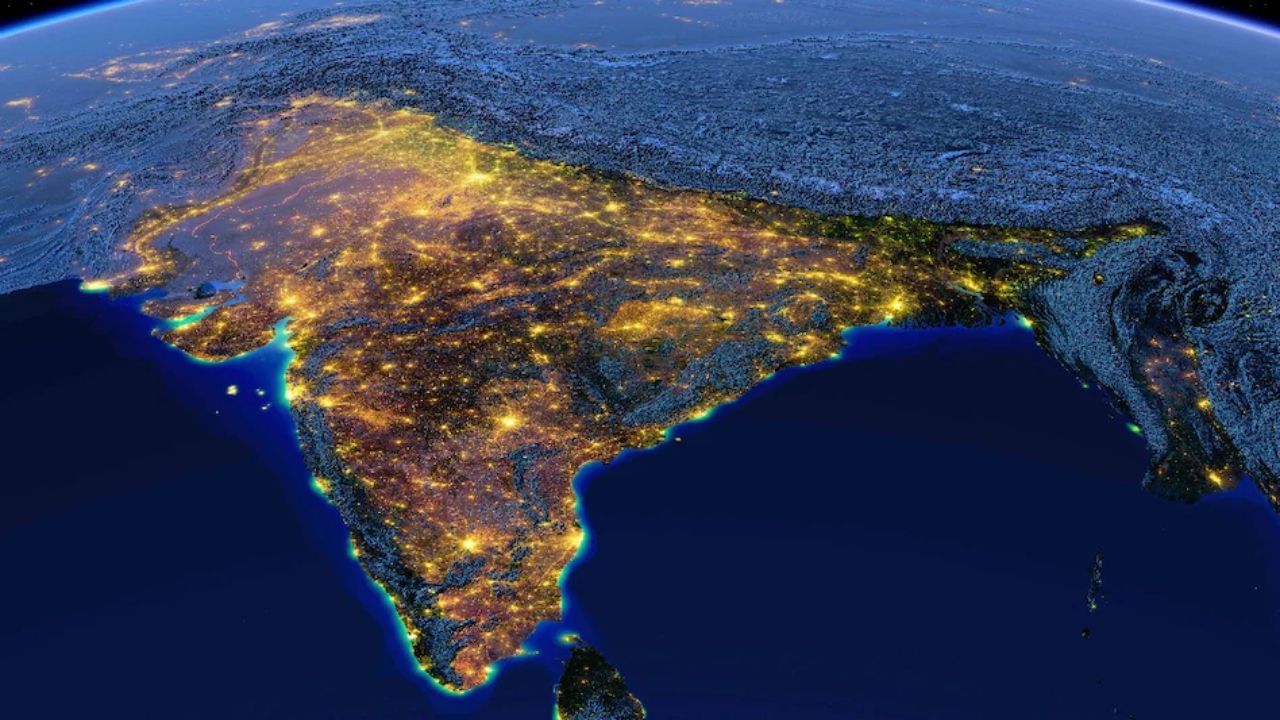 अंतराळातून चीन, पाकिस्तानच्या प्रत्येक हालचालींवर नजर, 52 सैन्य उपग्रहांचे होणार लॉन्चिंग