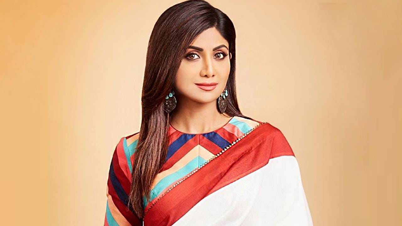 शिल्पा शेट्टी  बॉलिवूड अभिनेत्री शिल्पा शेट्टीनेही तिचे नाव बदलले, तिचे खरे नाव अश्विनी शेट्टी होते. हे नाव तिला तिच्या कुटुंबाने दिले होते, परंतु काही काळानंतर, एका ज्योतिषाच्या सल्ल्यानुसार तिने ते बदलून शिल्पा ठेवले.