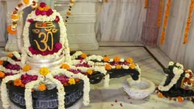 Ganga Dussehra 2025: गंगा दसऱ्याच्या दिवशी शिवलिंगावर या वस्तू करा अर्पण.....