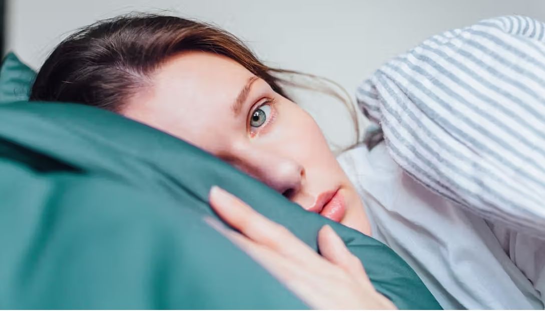 भरपूर झोपल्यानंतरही दिवसभर येतोय आळस ? तुम्हाला हा आजार तर नाही ?