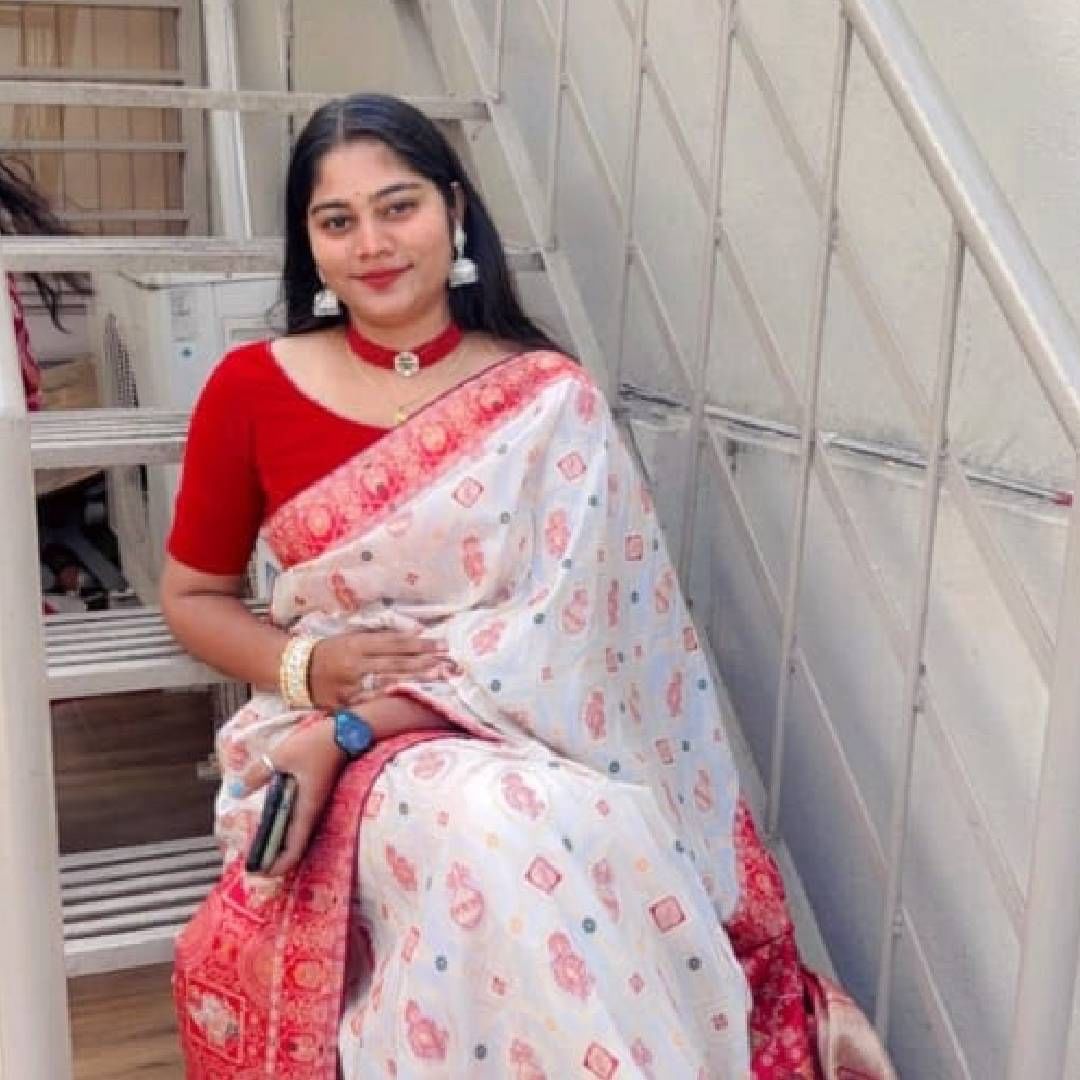 11 फेब्रुवारी 2025 रोजी सोनम आणि राजा रघुवंशी यांचा साखरपुडा झाला होता. तर 11 मे रोजी दोघांनी लग्नगाठ बांधली होती. या फोटोंमध्ये सोनमच्या चेहऱ्यावर कुठलीच नाराजी दिसून येत नाही. 
