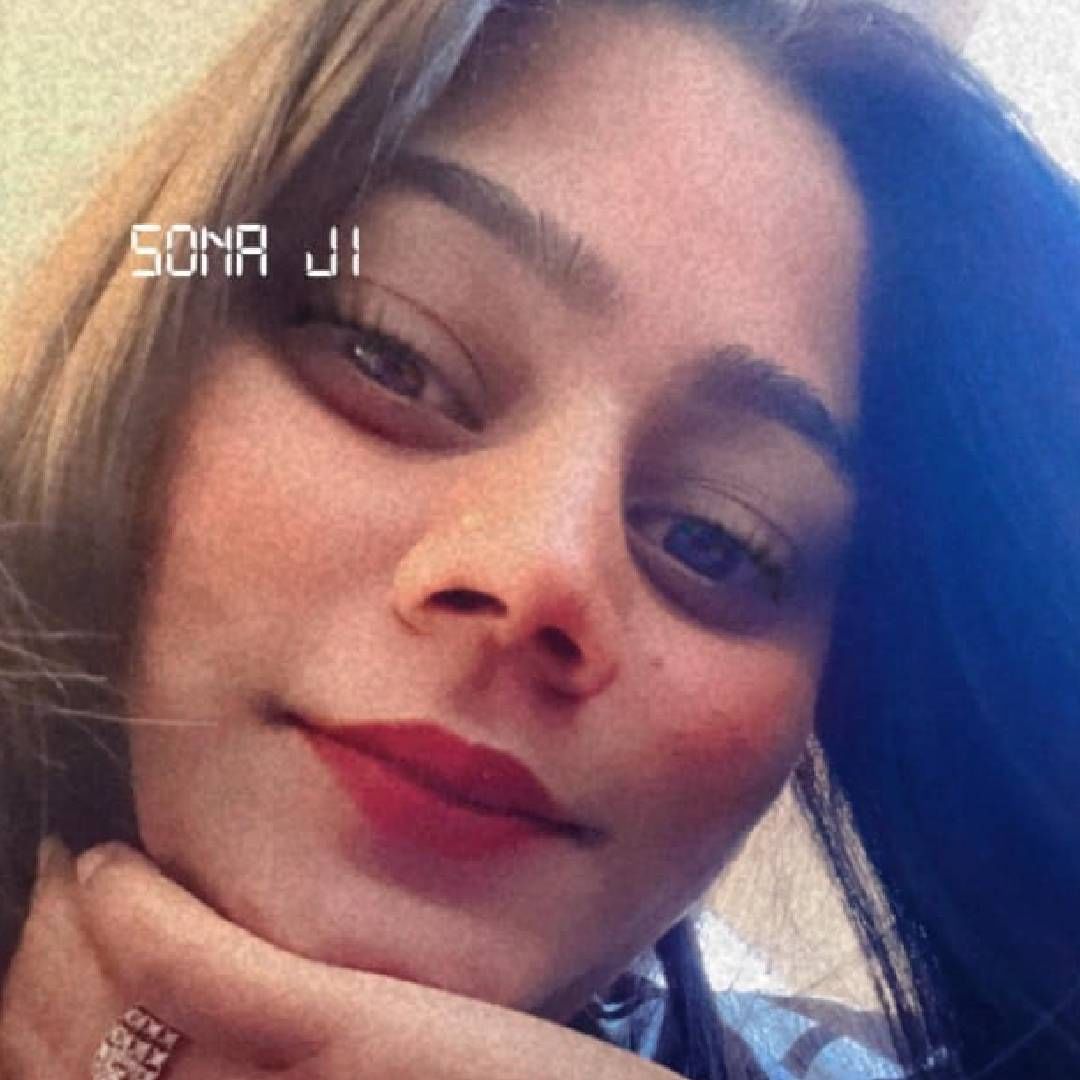 सोनमच्या वडिलांनी तिच्यावरील सर्व आरोप फेटाळले आहेत. माझ्या मुलीच्या चारित्र्याबद्दल चुकीच्या गोष्टी पसरवल्या जात आहेत, असं त्यांनी म्हटलंय. तर तिच्या भावाने राजाच्या कुटुंबीयांची माफी मागितली आहे.  
