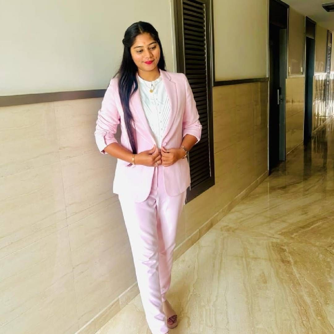 पोलिसांनी दिलेल्या माहितीनुसार, सोनमने तिचा प्रियकर राज कुशवाहसोबत मिळून राजाच्या हत्येचा प्लॅन केला होता. जर राज आणि त्याचे तीन मित्र मिळून राजाला मारण्यात अपयशी ठरले तर सोनम सेल्फी काढण्याच्या बहाण्याने राजाला खोल दरीत ढकलणार होती.
