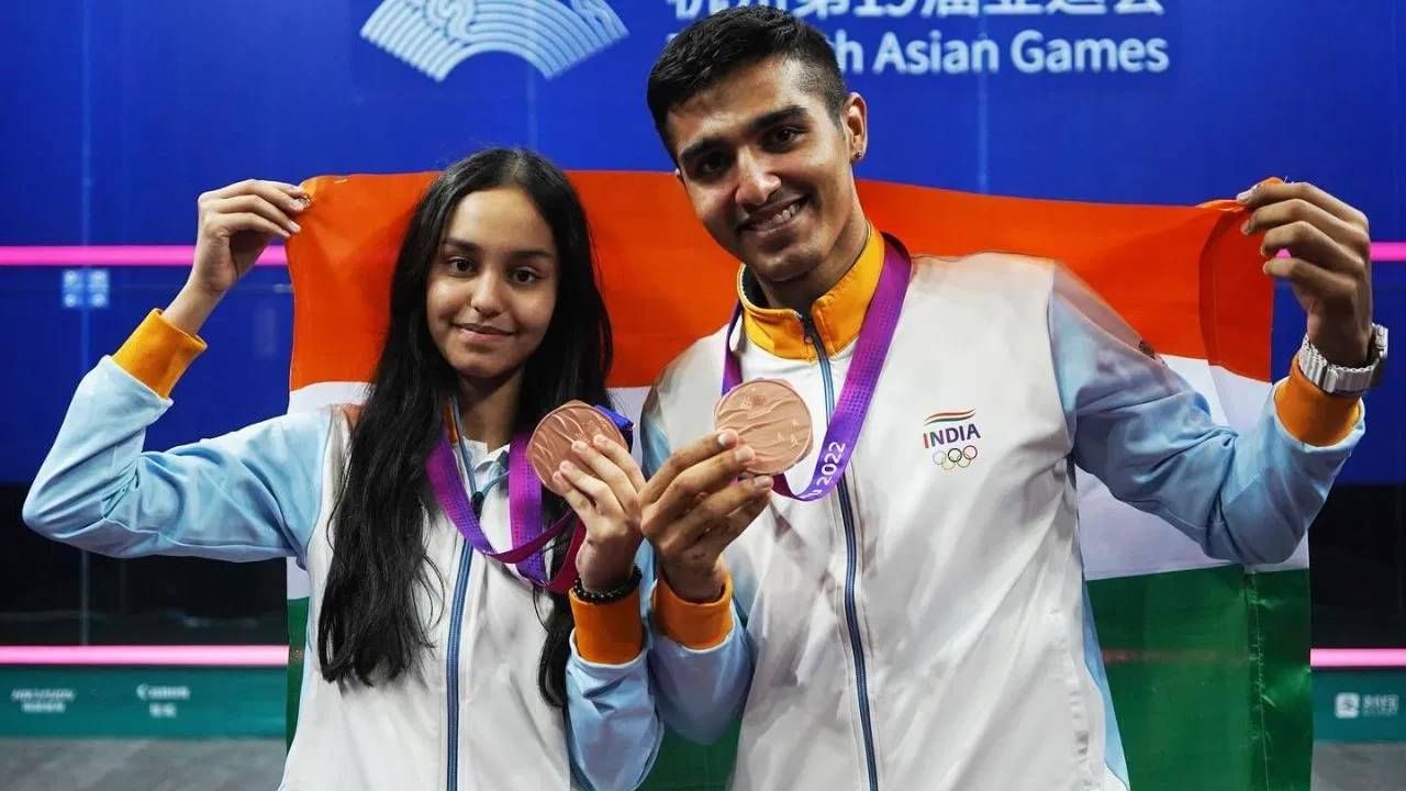 मलेशियात खेळल्या गेलेल्या दुसऱ्या आशियाई स्क्वॉश दुहेरी चॅम्पियनशिप 2025 स्पर्धेतील तिन्ही प्रकारात भारताने जेतेपद मिळवलं. या स्पर्धेत पुरुष दुहेरी, महिला दुहेरी आणि मिश्र दुहेरी अशी स्पर्धा रंगली होती. (File Photo: Getty Images)