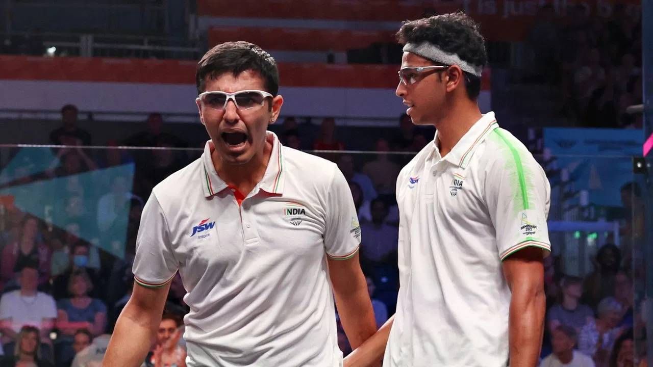 पहलगाम अतिरेकी हल्ल्यात 26 भारतीयांचा मृत्यू झाला होता. त्यानंतर भारताने ऑपरेशन सिंदुर मोहीम हाती घेत पाकिस्तानातील दहशतवादी अड्डे उद्ध्वस्त केले. यात शेकडो दहशतवाद्यांचा खात्मा झाला. त्यानंतर भारत पाकिस्तान क्रीडा मैदानात आमनेसामने आले होते. भारताने पाकिस्तानला चितपट करत स्क्वॉश चॅम्पियनशिप जिंकली. (File Photo: Getty Images)