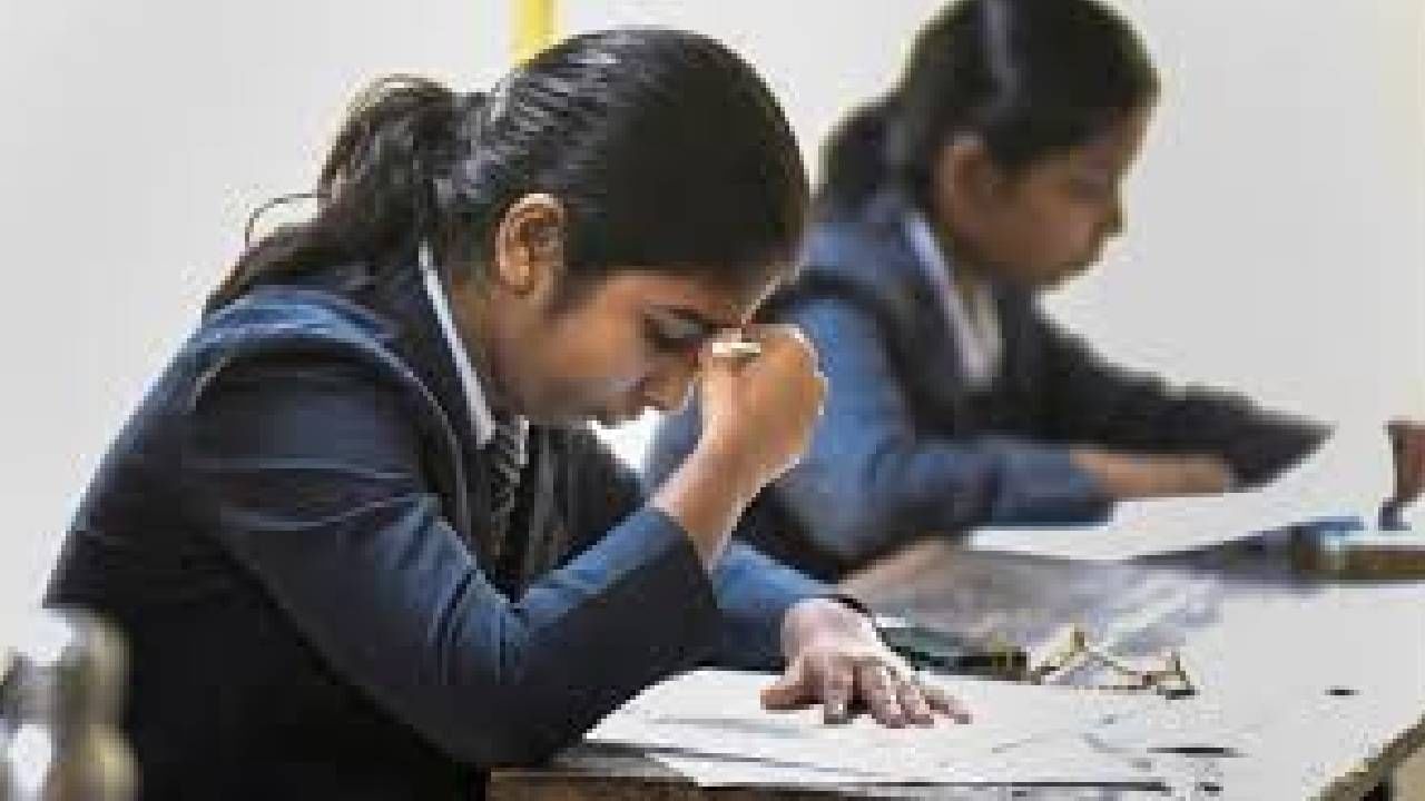 अभ्यासात लक्ष नाही? तुमच्या मुलाला 'ब्रिलियंट' बनवण्यासाठी पालकांनी करावेत हे ५ सोपे उपाय!