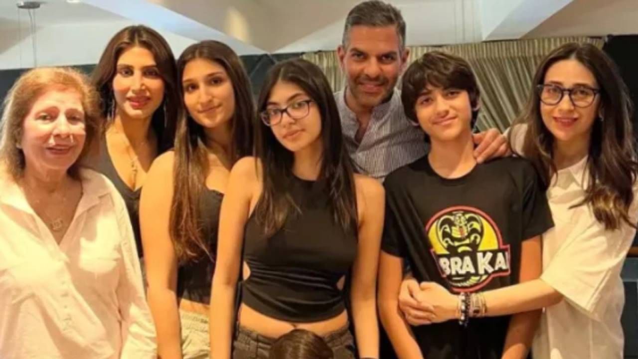 संजयने तीन लग्न केले आहेत. त्याची पहिली पत्नी डिझायनर नंदिता होती. त्यानंतर त्याने अभिनेत्री करिश्मा कपूरशी दुसरं लग्न केलं होतं. या दोघांना दोन मुलं आहेत. करिश्माला घटस्फोट दिल्यानंतर त्याने प्रिया सचदेवशी लग्न केलं.  
