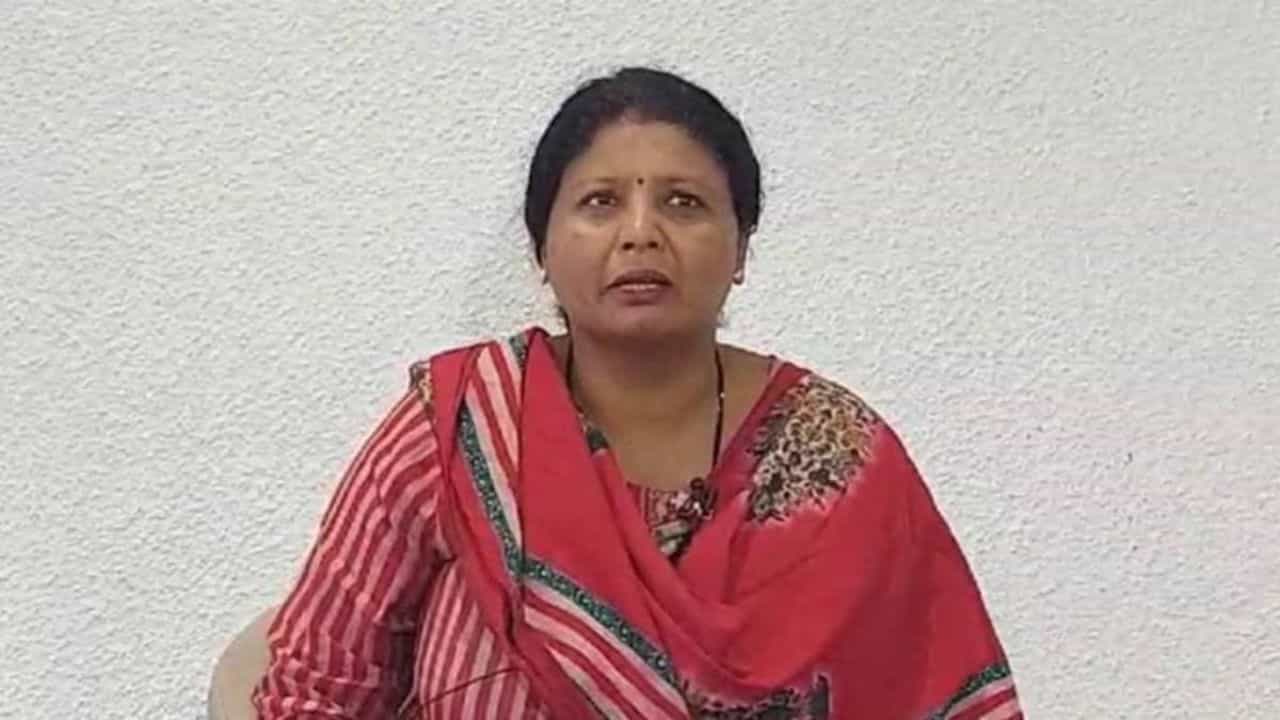 Sushma Andhare : दोन पक्षाचे मनोमिलन हे भाजपला पचलेले नाही; सुषमा अंधारेंची टीका Sushma Andhare : दोन पक्षाचे मनोमिलन हे भाजपला पचलेले नाही; सुषमा अंधारेंची टीका