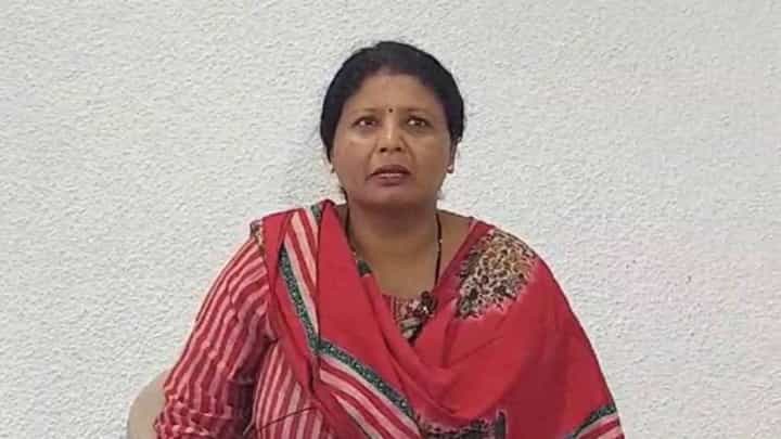 Sushma Andhare : दोन पक्षाचे मनोमिलन हे भाजपला पचलेले नाही; सुषमा अंधारेंची टीका Sushma Andhare : दोन पक्षाचे मनोमिलन हे भाजपला पचलेले नाही; सुषमा अंधारेंची टीका