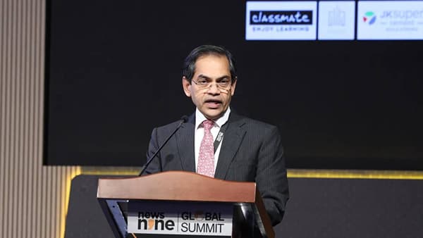 मोठ्या संख्येने भारतीयांनी UAE ला आपलं घर बनवलं, न्यूज9 ग्लोबल समीटमध्ये बोलले भारतीय राजदूत संजय सुधीर