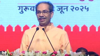 उंची पेंग्विनची, चाल बदकाची, आवाज कोंबडीसारखा... उद्धव ठाकरेंनी इज्जतच काढली!