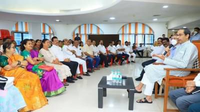 Udhav Thackeray : मनसेसोबत युतीचा निर्णय लवकरच होणार? ठाकरेसेनेच्या बैठकीत काय झाली चर्चा..