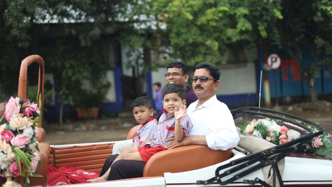 पेशाने जिल्हा परिषद शिक्षक असलेल्या नमित भोईर यांना लग्नाच्या सहा वर्षांनंतर पुत्ररत्नाची प्राप्ती झाली.