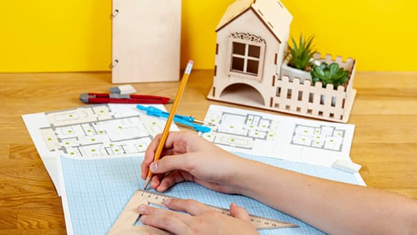 Vastu Tips: घराच्या मुख्यद्वारा जवळ या गोष्टींमुळे तुमच्या जीवनात येईल दारिद्रता...