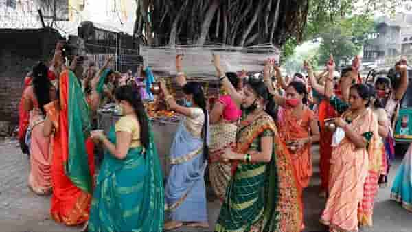 Vat Purnima 2025: 10 की 11 जून कधी करावा पौर्णिमेचा उपवास? मुहूर्तासह विधी जाणून घ्या