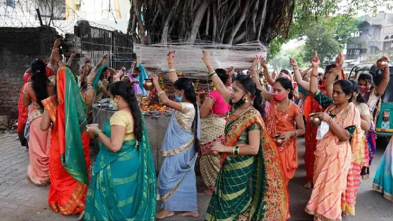Vat Purnima 2025: 10 की 11 जून कधी करावा पौर्णिमेचा उपवास? मुहूर्तासह विधी जाणून घ्या