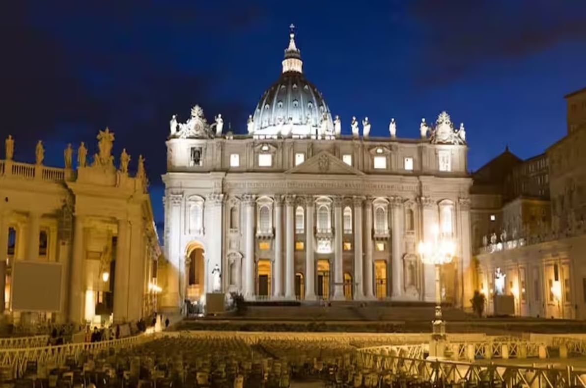 क्षेत्रफळाच्या दृष्टीकोणातून जगातून सर्वात छोट्या देशाच्या यादीत पहिले स्थान व्हेटीकन सिटी (Vatican City)आहे. ज्याचे क्षेत्रफल 0.44 चौरस किलोमीटर आहे. तेथील लोकसंख्या सुमारे ८०० आहे. व्हॅटीकन सिटी युरोप खंडात हा देश आहे. 