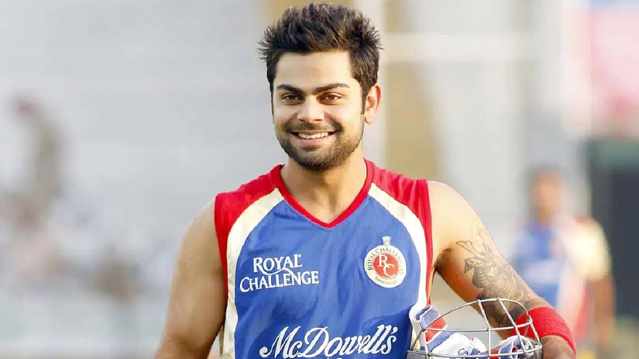 आरसीबीने विराट कोहलीवर तेव्हा पैज लावली होती, जेव्हा त्याने टीम इंडियामध्ये पदार्पणही केलं नव्हतं. 2008 मध्ये विराटच्या नेतृत्वाखाली टीम इंडियाने 19 वर्षांखालील वर्ल्ड कप जिंकला होता. तेव्हाच तो प्रकाशझोतात आला होता. 
