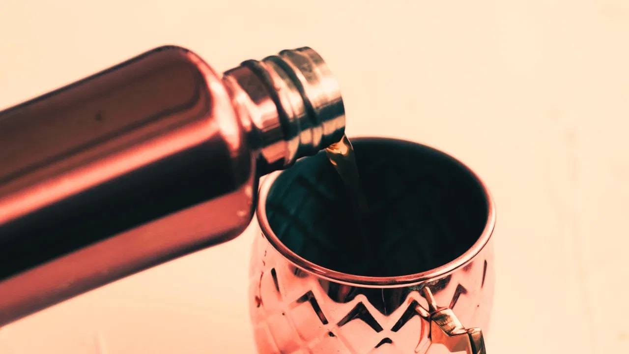 पाणी पिण्यासाठी व आरोग्यासाठी स्टीलची की काचेची बाटली सर्वोत्तम, जाणून घ्या तज्ञ काय म्हणतात? पाणी पिण्यासाठी व आरोग्यासाठी स्टीलची की काचेची बाटली सर्वोत्तम, जाणून घ्या तज्ञ काय म्हणतात?