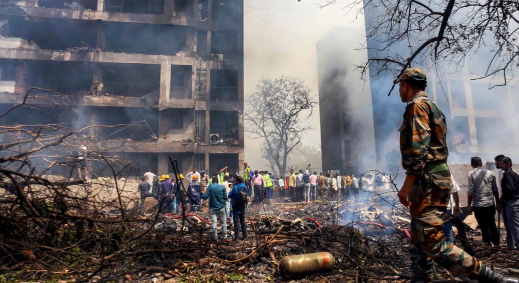 तसेच ज्यावेळी विमान टेकऑफ घेत होतं. तेव्हा त्याचा पुढचा भाग वर होता. नंतर मात्र हे विमान खाली कोसळायला लागलं. म्हणजेच हे विमान टेकऑफच्या वेळी पुरेशा प्रमाणात वर जाऊ शकलं नाही, असंही कॉक्स यांनी सांगितलं. स्लॅट्स आणि फ्लॅप ज्या स्थितीत हवेत त्या स्थितीत नव्हते असंही त्यांनी म्हटलंय. 