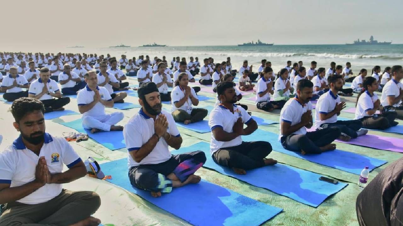 आज योग जगभरातील कोट्यावधी लोकांच्या जीवनशैलीचा एक भाग बनला आहे, असे पंतप्रधान मोदी म्हणाले.