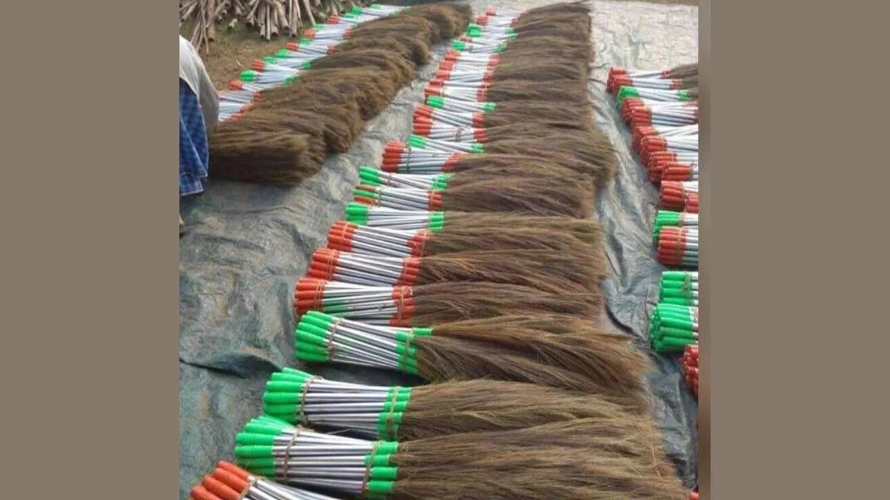 अनावश्यक कचरा टाळणे: भारतीय परंपरा आपल्याला गोष्टींचा पुरेपूर वापर करायला शिकवते. "कचरा पाप आहे..." झाडू थोडासा तुटला तरी तो काही काळासाठी वापरता येतो. आजींच्या अशा सूचना मुलांना जबाबदारी आणि आदराची भावना शिकवतात. जीवनात प्रत्येक गोष्ट मूल्यवान असते हे झाडूसारख्या साध्या साधनाचाही आदर केल्याने आपल्याला शिकवले जाते.