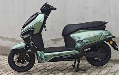 ‘ही’ स्कूटर सिंगल चार्जवर 150 किलोमीटरपर्यंत धावते, मोफत हेल्मेटची ऑफर, किंमत जाणून घ्या