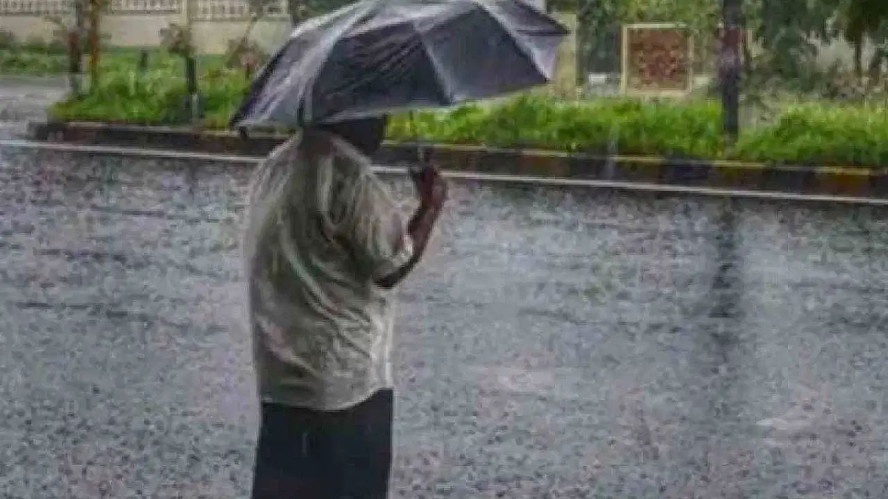 याच काळात राज्यात जोरदार वारं देखील वाहणार आहे, वाऱ्याचा वेग प्रति तास 45 ते 55 किमी असू शकतो, असं हवामान विभागानं म्हटलं आहे. या पार्श्वभूमीवर नागरिकांना सतर्कतेचा इशारा देण्यात आला आहे.