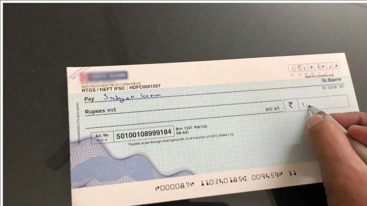 तसं पाहयला गेलं तर चेकवर तुम्ही 'lakh' आणि  Lac असा दोन्ही पण लिहू शकता, बँक त्यावर ऑबजेक्शन घेणार नाही. तुमचा आर्थिक व्यवहार पूर्ण होईल. 