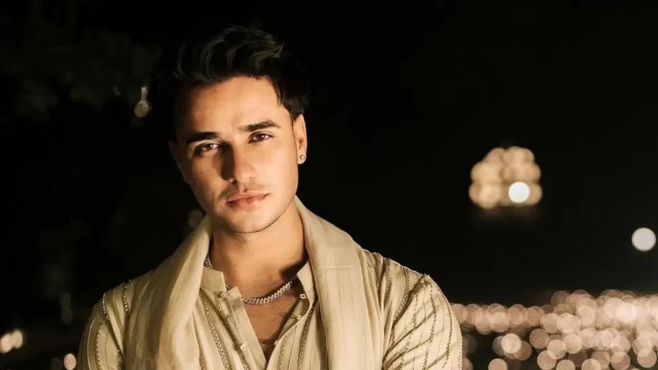 टीम इंडियाचा विस्फोटक सलामीवीर फलंदाज अभिषेक शर्मा याने गेल्या काही महिन्यातच आपली ओळख निर्माण केली आहे. अभिषेकने आतापर्यंत आयपीएल स्पर्धेसह आंतरराष्ट्रीय क्रिकेटमध्येही जबरदस्त कामगिरी केली आहे. अभिषेकने आता एका कंपनीसह करार केला आहे. (PHOTO CREDIT- INSTAGRAM)