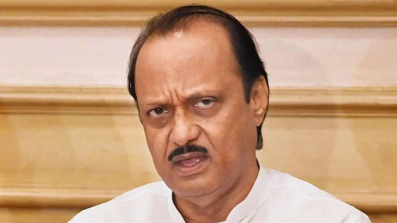 दादांच्या राष्ट्रवादीत नाराजीनाट्य, जिल्हाध्यक्षपदावरून माजी खासदार आणि आमदारात वाजलं; काय घडलं? दादांच्या राष्ट्रवादीत नाराजीनाट्य, जिल्हाध्यक्षपदावरून माजी खासदार आणि आमदारात वाजलं; काय घडलं?
