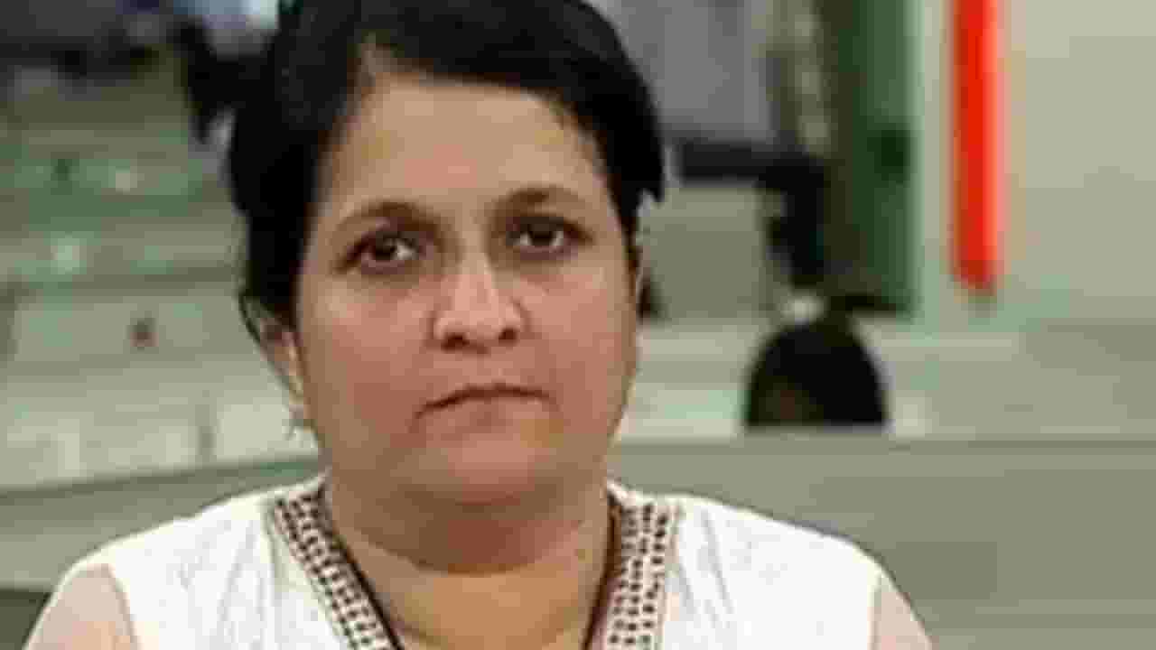 Anjali Damania : पवार अंबानी-आदानींपेक्षा कमी नाही; अंजली दमानियांचा टोला