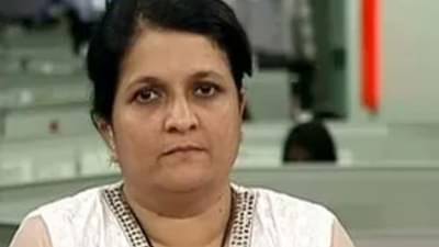 Anjali Damania : पवार अंबानी-आदानींपेक्षा कमी नाही; अंजली दमानियांचा टोला