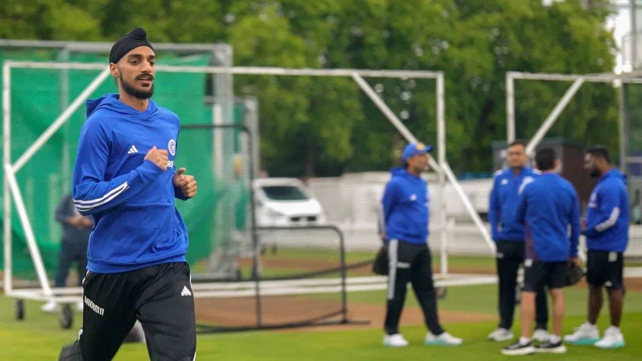 IND vs ENG: अर्शदीप सिंग कसोटीत पदार्पण करेल की नाही? कर्णधार गिलने एका वाक्यात सांगून टाकलं IND vs ENG: अर्शदीप सिंग कसोटीत पदार्पण करेल की नाही? कर्णधार गिलने एका वाक्यात सांगून टाकलं