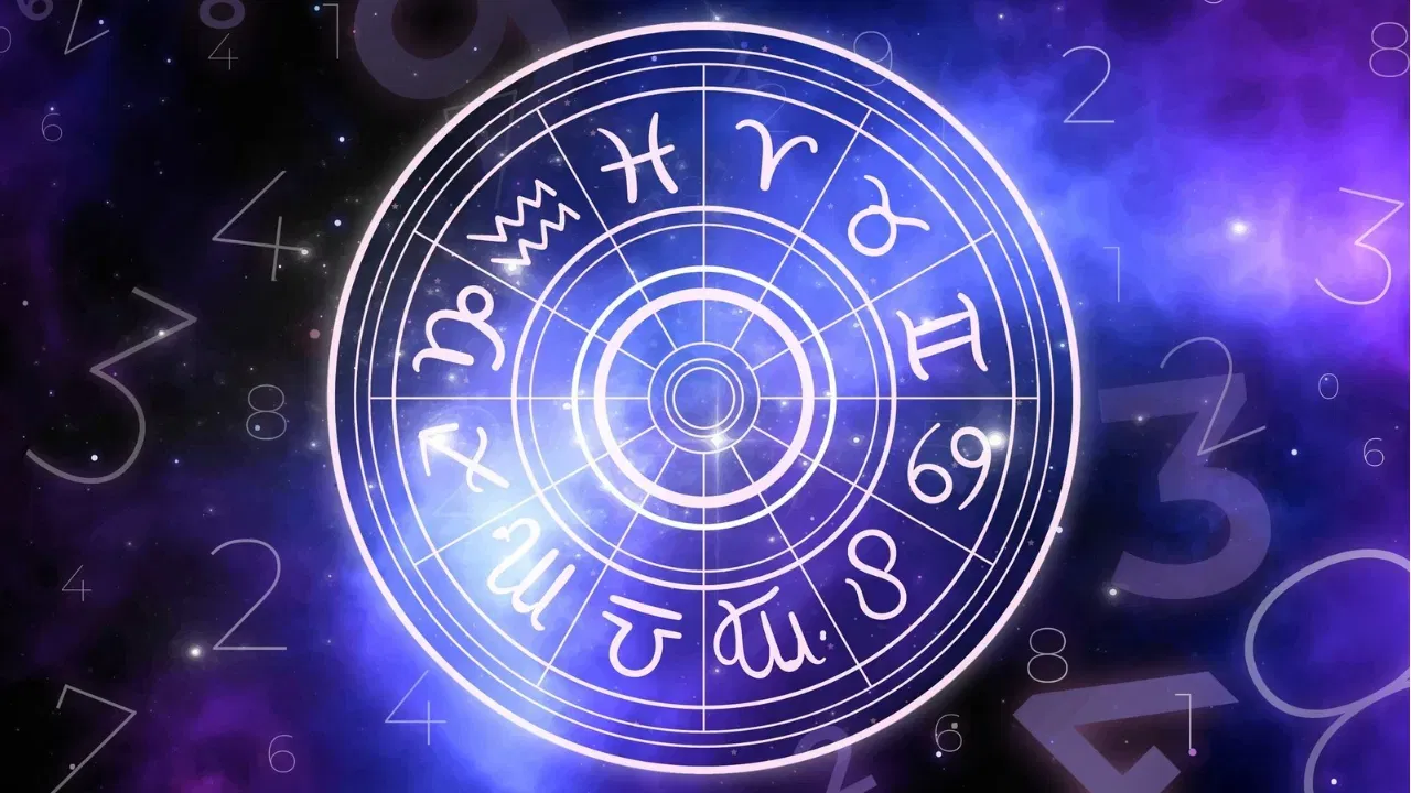 'या' राशींसाठी ऑगस्ट महिना ठरणार लकी; व्यवसाय, करिअरसह लव्ह लाइफमध्ये मिळणार यश