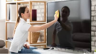 TV स्क्रीनच्या साफसफाईत या वस्तू वापरल्या तर स्क्रीन कायमची बिघडू शकते!