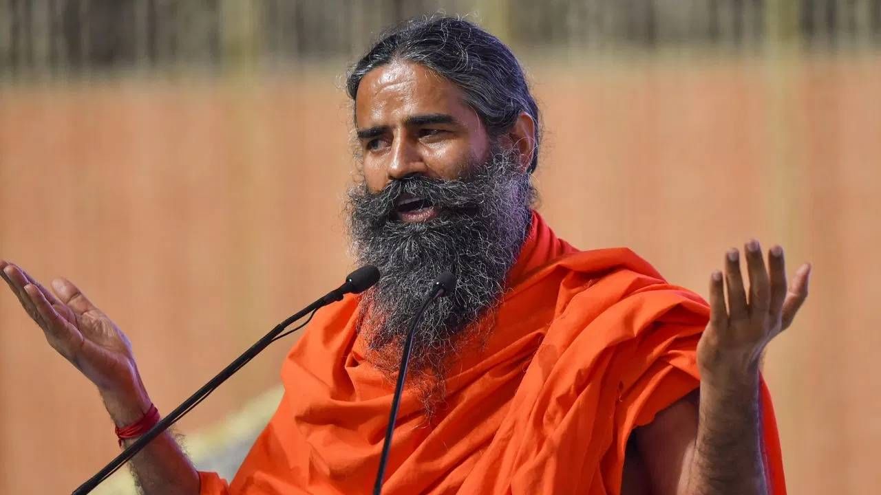 पतंजली फोनच्या नावाने सोशल मीडियावर अफवा; जाणून घ्या सत्य पतंजली फोनच्या नावाने सोशल मीडियावर अफवा; जाणून घ्या सत्य