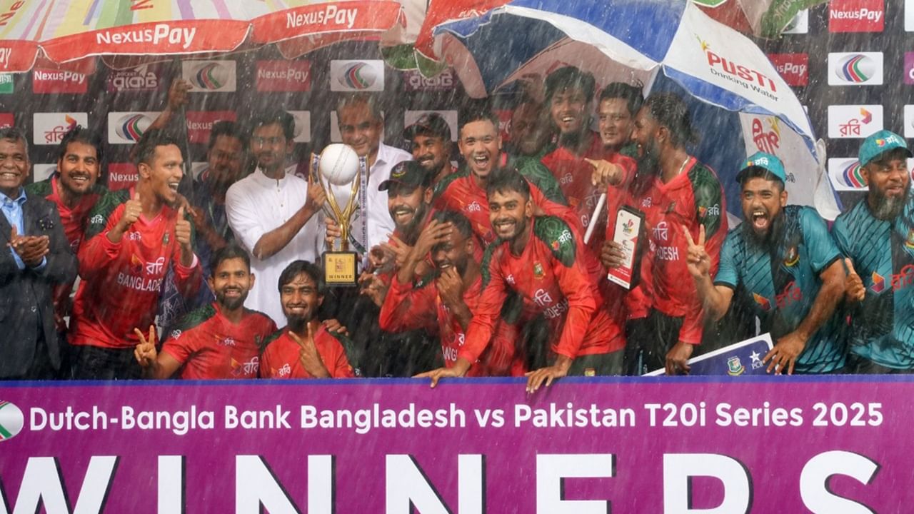 BAN vs PAK : बांगलादेशची हॅटट्रिक हुकली मात्र मालिका जिंकली, पाकिस्तानचा 2-1 ने धुव्वा BAN vs PAK : बांगलादेशची हॅटट्रिक हुकली मात्र मालिका जिंकली, पाकिस्तानचा 2-1 ने धुव्वा