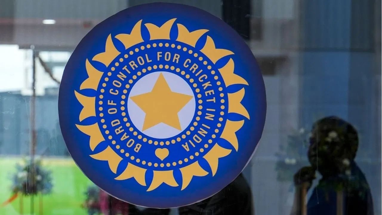 ENG vs IND मालिकेनंतर भारतीय खेळाडूकडून क्रिकेटला अलविदा, सोशल मीडियावरुन निवृत्तीचा घोषणा ENG vs IND मालिकेनंतर भारतीय खेळाडूकडून क्रिकेटला अलविदा, सोशल मीडियावरुन निवृत्तीचा घोषणा